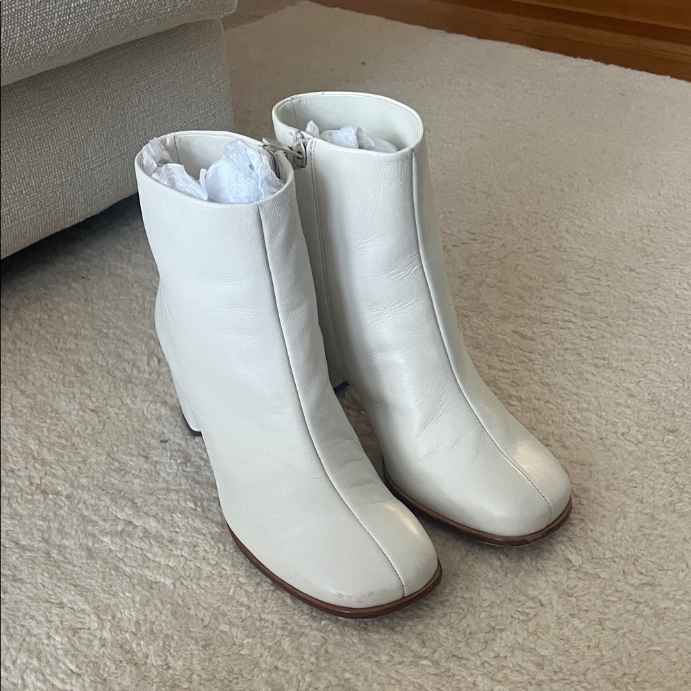 Vince White Leather Ankle Boots with Side Zip